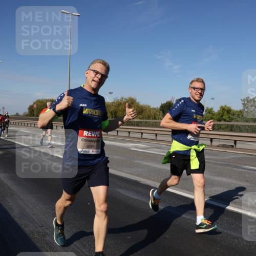 03.10.2025 - Köhlbrandbrückenlauf Julia Fischer http://msf.ph/oto/9010663 03.10.2025 12:56:44 Position 3 6685 meine-sportfotos.de