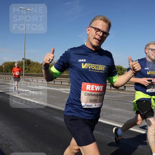 03.10.2025 - Köhlbrandbrückenlauf Julia Fischer http://msf.ph/oto/9010666 03.10.2025 12:56:45 Position 3 6685, 6686 meine-sportfotos.de