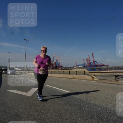 03.10.2025 - Köhlbrandbrückenlauf Matties Gatica Varas http://msf.ph/oto/9010667 03.10.2025 13:11:08 Position 2 652 meine-sportfotos.de