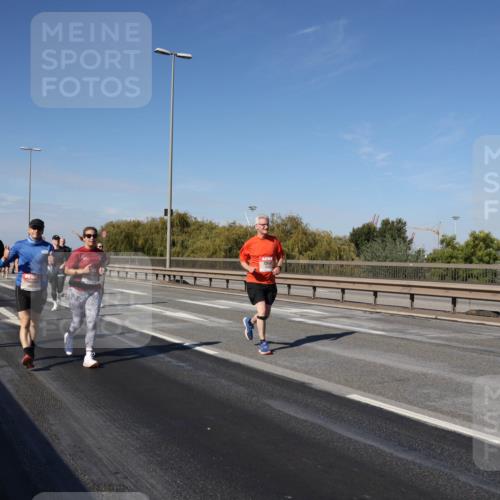 03.10.2025 - Köhlbrandbrückenlauf Julia Fischer http://msf.ph/oto/9010669 03.10.2025 12:56:46 Position 3  meine-sportfotos.de