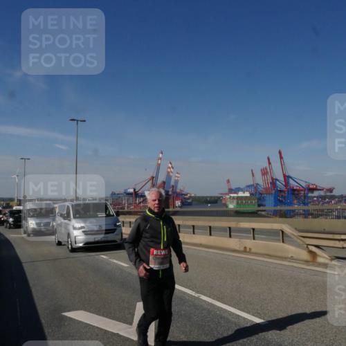 03.10.2025 - Köhlbrandbrückenlauf Matties Gatica Varas http://msf.ph/oto/9010693 03.10.2025 13:11:20 Position 2 3595 meine-sportfotos.de