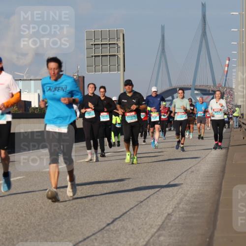03.10.2025 - Köhlbrandbrückenlauf Luisa Fischer http://msf.ph/oto/9010694 03.10.2025 10:52:47 Position 3 09 meine-sportfotos.de