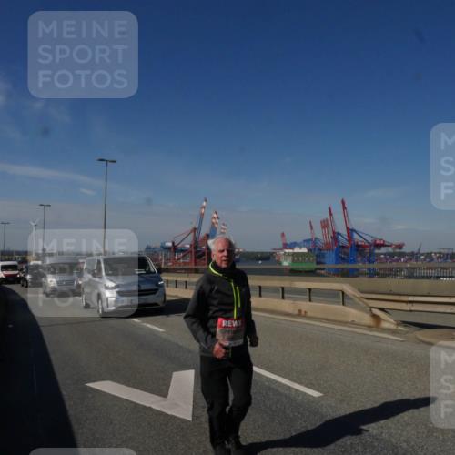 03.10.2025 - Köhlbrandbrückenlauf Matties Gatica Varas http://msf.ph/oto/9010697 03.10.2025 13:11:21 Position 2 7 meine-sportfotos.de