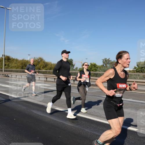 03.10.2025 - Köhlbrandbrückenlauf Julia Fischer http://msf.ph/oto/9010700 03.10.2025 12:56:50 Position 3 6680 meine-sportfotos.de