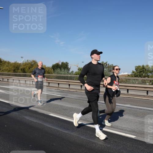 03.10.2025 - Köhlbrandbrückenlauf Julia Fischer http://msf.ph/oto/9010702 03.10.2025 12:56:50 Position 3  meine-sportfotos.de