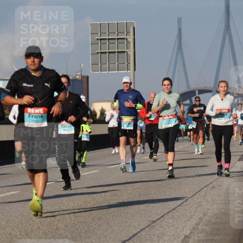 03.10.2025 - Köhlbrandbrückenlauf Luisa Fischer http://msf.ph/oto/9010737 03.10.2025 10:52:51 Position 3 1066, 1301, 1333, 3411 meine-sportfotos.de