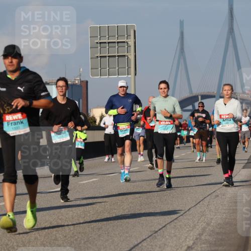 03.10.2025 - Köhlbrandbrückenlauf Luisa Fischer http://msf.ph/oto/9010740 03.10.2025 10:52:52 Position 3 1301, 1333, 3411, 3797 meine-sportfotos.de