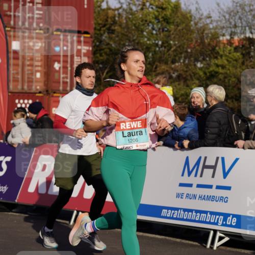 03.10.2025 - Köhlbrandbrückenlauf Michael Burmester http://msf.ph/oto/9010743 03.10.2025 10:11:42 Ziel 1108, 1206, 1233, 1350, 1418, 1522, 1675, 1921, 2061, 2387, 2730, 2786, 3208, 3394 meine-sportfotos.de