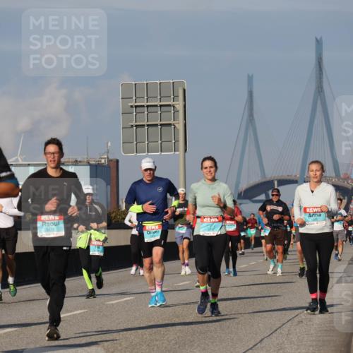 03.10.2025 - Köhlbrandbrückenlauf Luisa Fischer http://msf.ph/oto/9010748 03.10.2025 10:52:52 Position 3 1333, 3411, 1395, 3797 meine-sportfotos.de