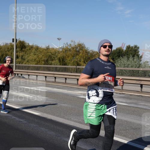 03.10.2025 - Köhlbrandbrückenlauf Julia Fischer http://msf.ph/oto/9010754 03.10.2025 12:56:59 Position 3 6742 meine-sportfotos.de