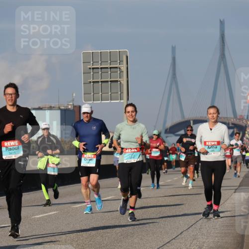 03.10.2025 - Köhlbrandbrückenlauf Luisa Fischer http://msf.ph/oto/9010755 03.10.2025 10:52:53 Position 3 3411, 1395, 3797, 3300 meine-sportfotos.de