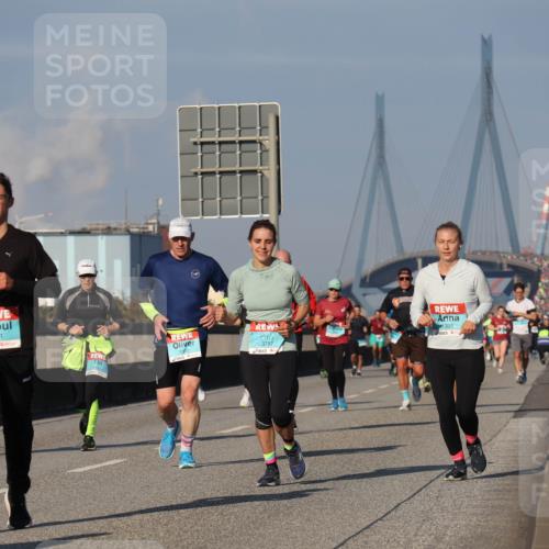 03.10.2025 - Köhlbrandbrückenlauf Luisa Fischer http://msf.ph/oto/9010760 03.10.2025 10:52:53 Position 3 3411, 3797, 1395 meine-sportfotos.de