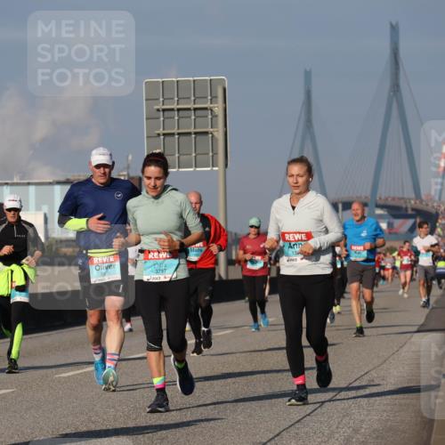 03.10.2025 - Köhlbrandbrückenlauf Luisa Fischer http://msf.ph/oto/9010774 03.10.2025 10:52:55 Position 3 3300, 139, 3797 meine-sportfotos.de