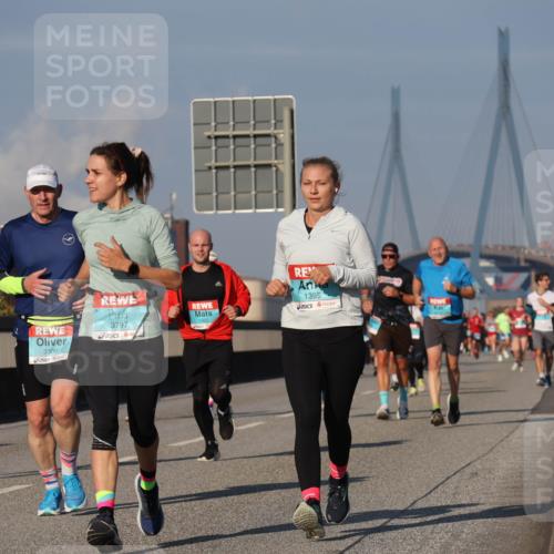 03.10.2025 - Köhlbrandbrückenlauf Luisa Fischer http://msf.ph/oto/9010788 03.10.2025 10:52:56 Position 3 3797, 3300, 1395 meine-sportfotos.de