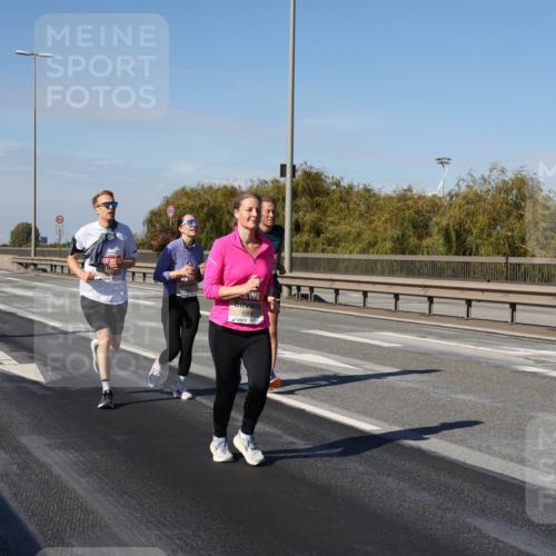 03.10.2025 - Köhlbrandbrückenlauf Julia Fischer http://msf.ph/oto/9010790 03.10.2025 12:57:05 Position 3  meine-sportfotos.de