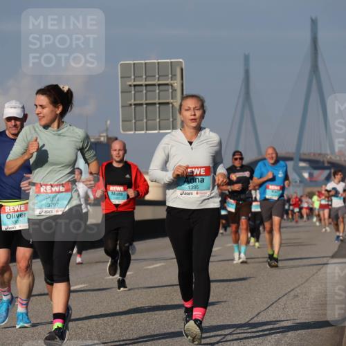 03.10.2025 - Köhlbrandbrückenlauf Luisa Fischer http://msf.ph/oto/9010791 03.10.2025 10:52:56 Position 3 3300, 1962, 3797, 1395 meine-sportfotos.de