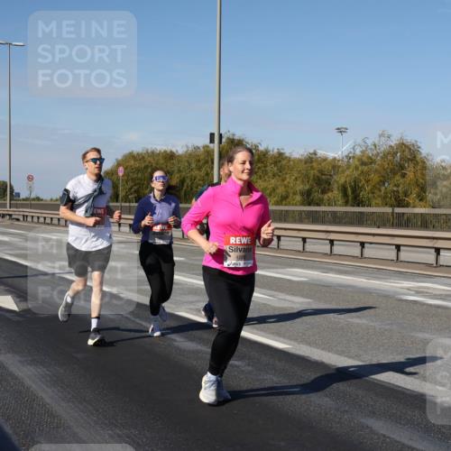 03.10.2025 - Köhlbrandbrückenlauf Julia Fischer http://msf.ph/oto/9010794 03.10.2025 12:57:06 Position 3 4568 meine-sportfotos.de