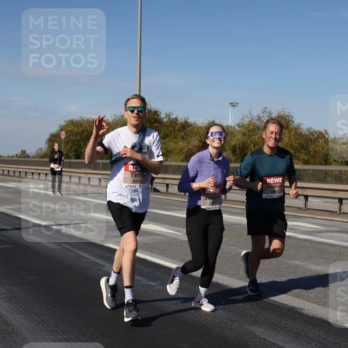03.10.2025 - Köhlbrandbrückenlauf Julia Fischer http://msf.ph/oto/9010799 03.10.2025 12:57:07 Position 3 6690, 4568 meine-sportfotos.de