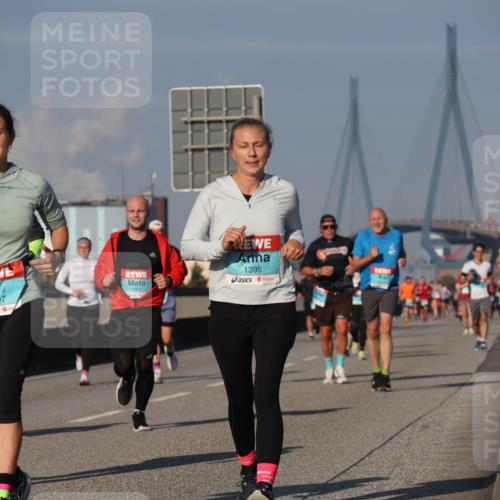 03.10.2025 - Köhlbrandbrückenlauf Luisa Fischer http://msf.ph/oto/9010800 03.10.2025 10:52:57 Position 3 84, 3797, 1962, 1395 meine-sportfotos.de