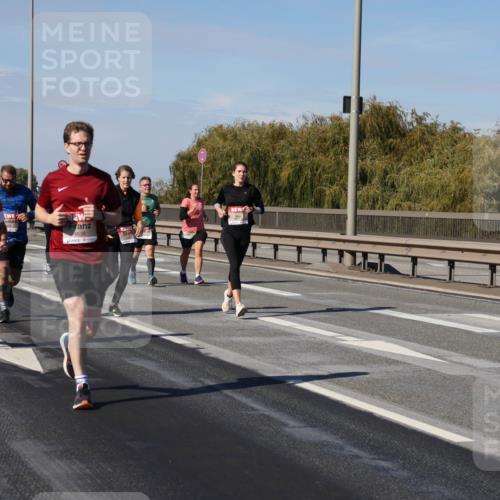 03.10.2025 - Köhlbrandbrückenlauf Julia Fischer http://msf.ph/oto/9010830 03.10.2025 12:57:16 Position 3 4638 meine-sportfotos.de