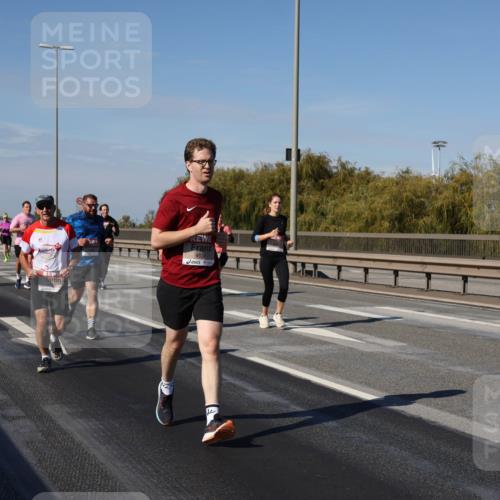 03.10.2025 - Köhlbrandbrückenlauf Julia Fischer http://msf.ph/oto/9010836 03.10.2025 12:57:17 Position 3 4638 meine-sportfotos.de