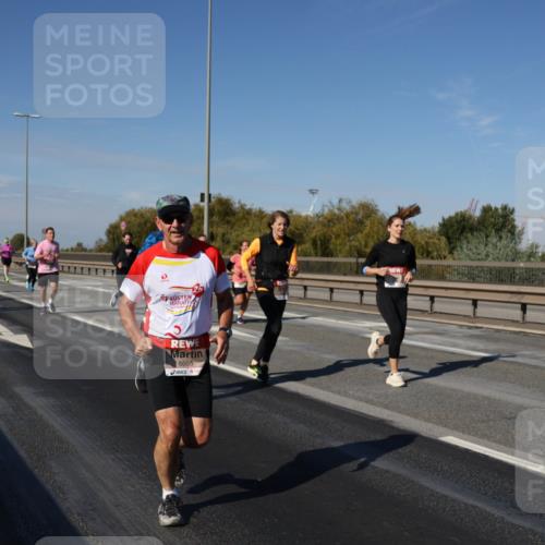 03.10.2025 - Köhlbrandbrückenlauf Julia Fischer http://msf.ph/oto/9010845 03.10.2025 12:57:19 Position 3 6665 meine-sportfotos.de