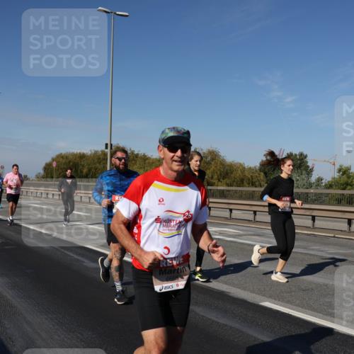 03.10.2025 - Köhlbrandbrückenlauf Julia Fischer http://msf.ph/oto/9010847 03.10.2025 12:57:19 Position 3 6665 meine-sportfotos.de