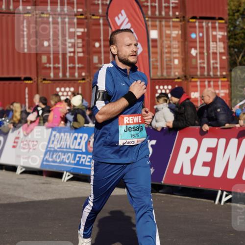 03.10.2025 - Köhlbrandbrückenlauf Michael Burmester http://msf.ph/oto/9010850 03.10.2025 10:11:45 Ziel 1108, 1206, 1233, 1350, 1418, 1501, 1512, 1675, 2061, 2387, 2730, 2786, 3208, 3394, 3711, 3838 meine-sportfotos.de
