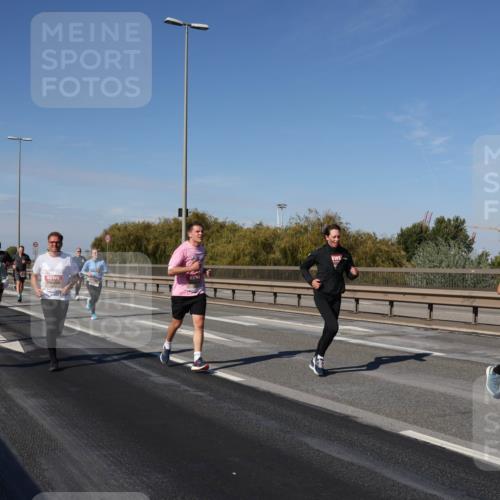 03.10.2025 - Köhlbrandbrückenlauf Julia Fischer http://msf.ph/oto/9010862 03.10.2025 12:57:22 Position 3  meine-sportfotos.de