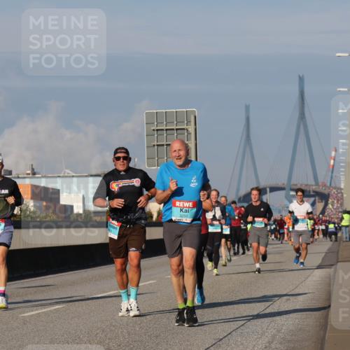 03.10.2025 - Köhlbrandbrückenlauf Luisa Fischer http://msf.ph/oto/9010863 03.10.2025 10:53:03 Position 3 70, 3, 3250 meine-sportfotos.de