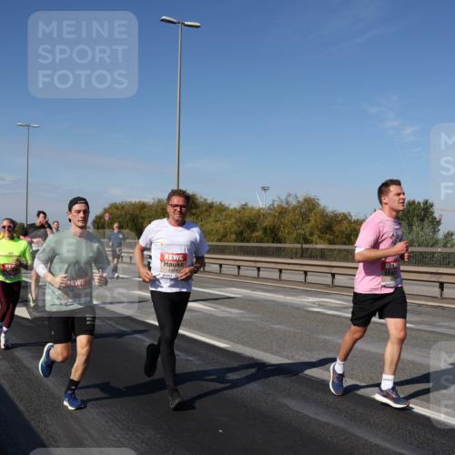 03.10.2025 - Köhlbrandbrückenlauf Julia Fischer http://msf.ph/oto/9010869 03.10.2025 12:57:24 Position 3 4474 meine-sportfotos.de