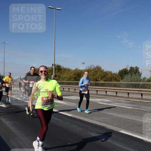 03.10.2025 - Köhlbrandbrückenlauf Julia Fischer http://msf.ph/oto/9010880 03.10.2025 12:57:25 Position 3 5927 meine-sportfotos.de