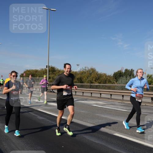 03.10.2025 - Köhlbrandbrückenlauf Julia Fischer http://msf.ph/oto/9010887 03.10.2025 12:57:26 Position 3  meine-sportfotos.de