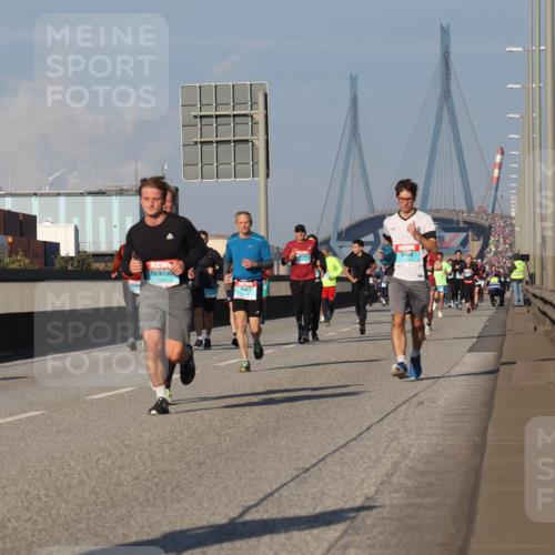03.10.2025 - Köhlbrandbrückenlauf Luisa Fischer http://msf.ph/oto/9010920 03.10.2025 10:53:08 Position 3 304, 1402 meine-sportfotos.de