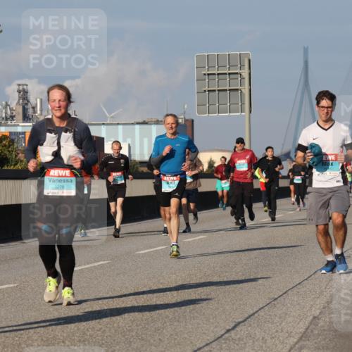 03.10.2025 - Köhlbrandbrückenlauf Luisa Fischer http://msf.ph/oto/9010961 03.10.2025 10:53:11 Position 3 402, 3278, 1319, 1516 meine-sportfotos.de