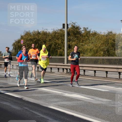 03.10.2025 - Köhlbrandbrückenlauf Julia Fischer http://msf.ph/oto/9010973 03.10.2025 12:57:46 Position 3  meine-sportfotos.de