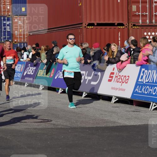 03.10.2025 - Köhlbrandbrückenlauf Michael Burmester http://msf.ph/oto/9010988 03.10.2025 10:11:53 Ziel 1038, 1417, 1465, 1501, 1512, 1915, 1952, 2077, 2921, 3394, 3711, 3838 meine-sportfotos.de