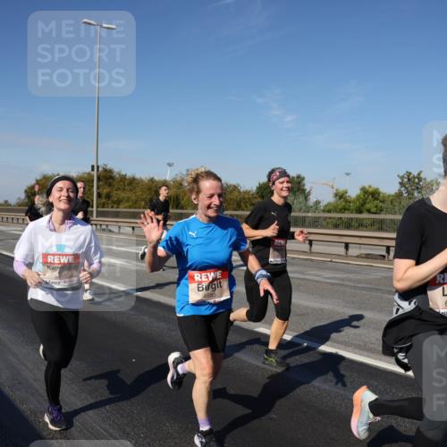 03.10.2025 - Köhlbrandbrückenlauf Julia Fischer http://msf.ph/oto/9011002 03.10.2025 12:57:51 Position 3 151, 4685, 6487 meine-sportfotos.de