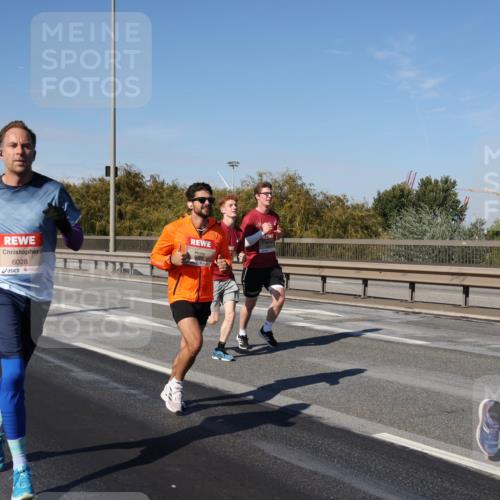 03.10.2025 - Köhlbrandbrückenlauf Julia Fischer http://msf.ph/oto/9011037 03.10.2025 12:57:58 Position 3 6028 meine-sportfotos.de
