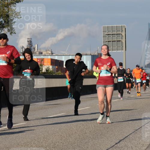 03.10.2025 - Köhlbrandbrückenlauf Luisa Fischer http://msf.ph/oto/9011056 03.10.2025 10:53:20 Position 3 2696, 1673, 1410 meine-sportfotos.de