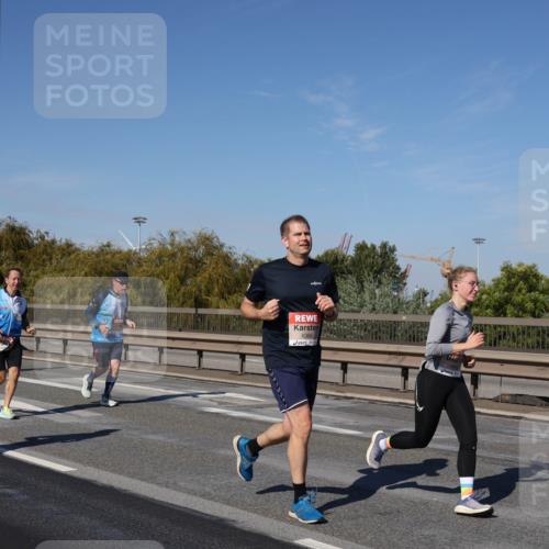 03.10.2025 - Köhlbrandbrückenlauf Julia Fischer http://msf.ph/oto/9011098 03.10.2025 12:58:09 Position 3  meine-sportfotos.de