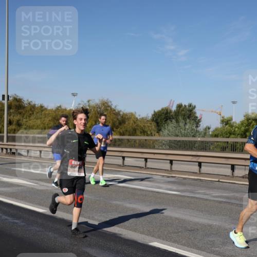 03.10.2025 - Köhlbrandbrückenlauf Julia Fischer http://msf.ph/oto/9011114 03.10.2025 12:58:12 Position 3 570 meine-sportfotos.de