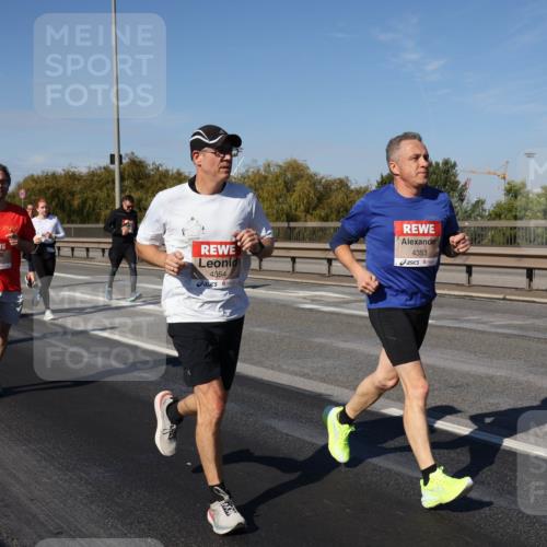 03.10.2025 - Köhlbrandbrückenlauf Julia Fischer http://msf.ph/oto/9011150 03.10.2025 12:58:22 Position 3 6303, 4354, 4353 meine-sportfotos.de