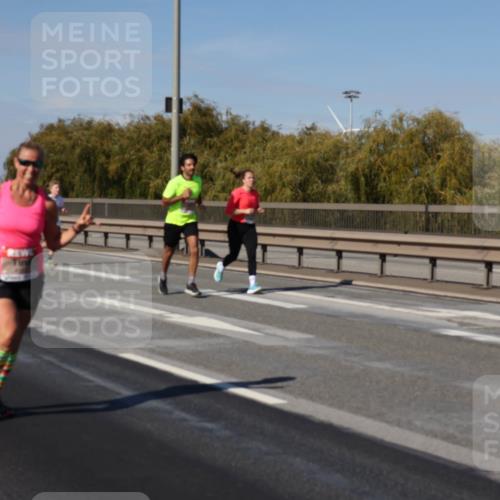 03.10.2025 - Köhlbrandbrückenlauf Julia Fischer http://msf.ph/oto/9011174 03.10.2025 12:58:26 Position 3  meine-sportfotos.de