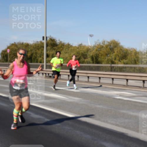 03.10.2025 - Köhlbrandbrückenlauf Julia Fischer http://msf.ph/oto/9011177 03.10.2025 12:58:26 Position 3  meine-sportfotos.de