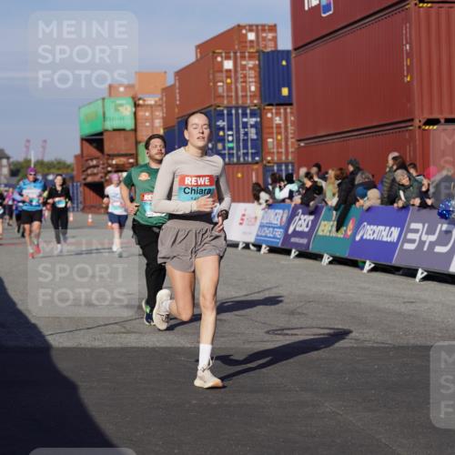 03.10.2025 - Köhlbrandbrückenlauf Michael Burmester http://msf.ph/oto/9011204 03.10.2025 10:12:01 Ziel 1038, 1417, 1458, 1534, 1640, 1829, 1915, 1952, 2077, 2921, 3457, 3768 meine-sportfotos.de