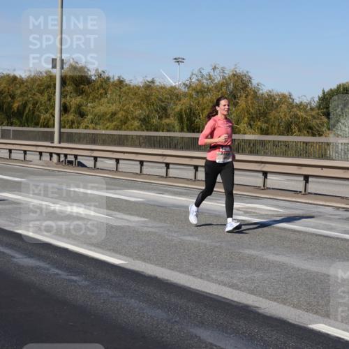 03.10.2025 - Köhlbrandbrückenlauf Julia Fischer http://msf.ph/oto/9011209 03.10.2025 12:58:36 Position 3  meine-sportfotos.de