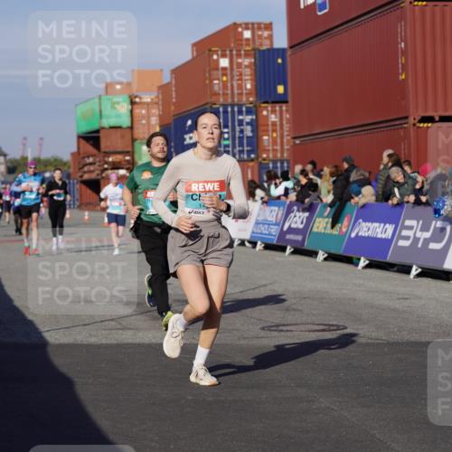 03.10.2025 - Köhlbrandbrückenlauf Michael Burmester http://msf.ph/oto/9011217 03.10.2025 10:12:01 Ziel 1038, 1417, 1458, 1534, 1640, 1829, 1915, 1952, 2077, 2921, 3457, 3768 meine-sportfotos.de