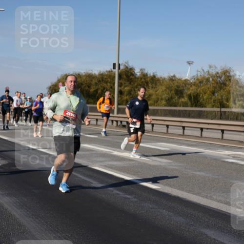 03.10.2025 - Köhlbrandbrückenlauf Julia Fischer http://msf.ph/oto/9011224 03.10.2025 12:58:40 Position 3  meine-sportfotos.de