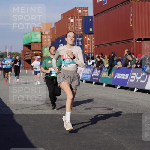 03.10.2025 - Köhlbrandbrückenlauf Michael Burmester http://msf.ph/oto/9011226 03.10.2025 10:12:01 Ziel 1038, 1417, 1458, 1534, 1640, 1829, 1915, 1952, 2077, 2921, 3457, 3768 meine-sportfotos.de